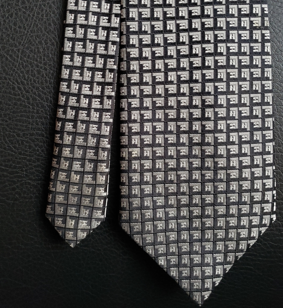 Harve Benard Men’s Silk Tie Black Silver